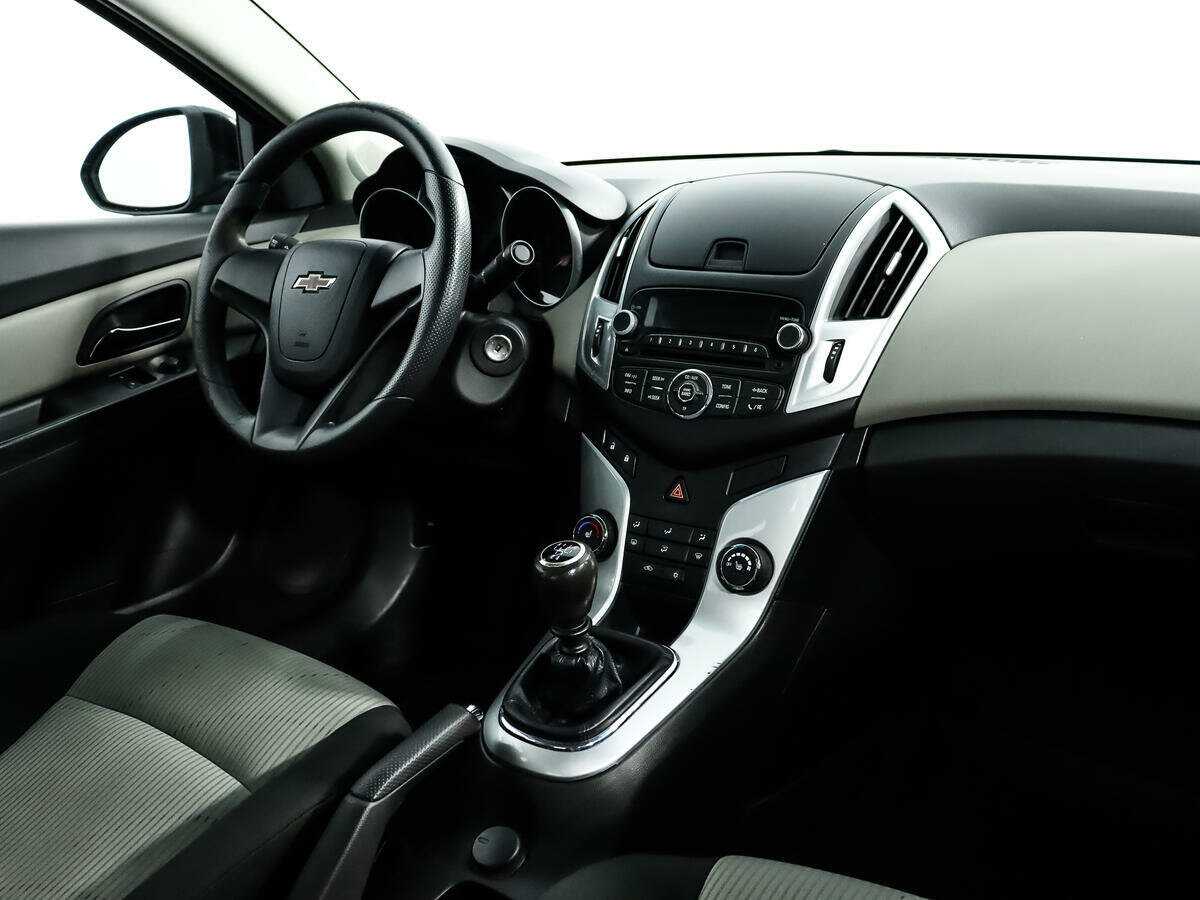 Купить Chevrolet Cruze с пробегом. Фото: #9