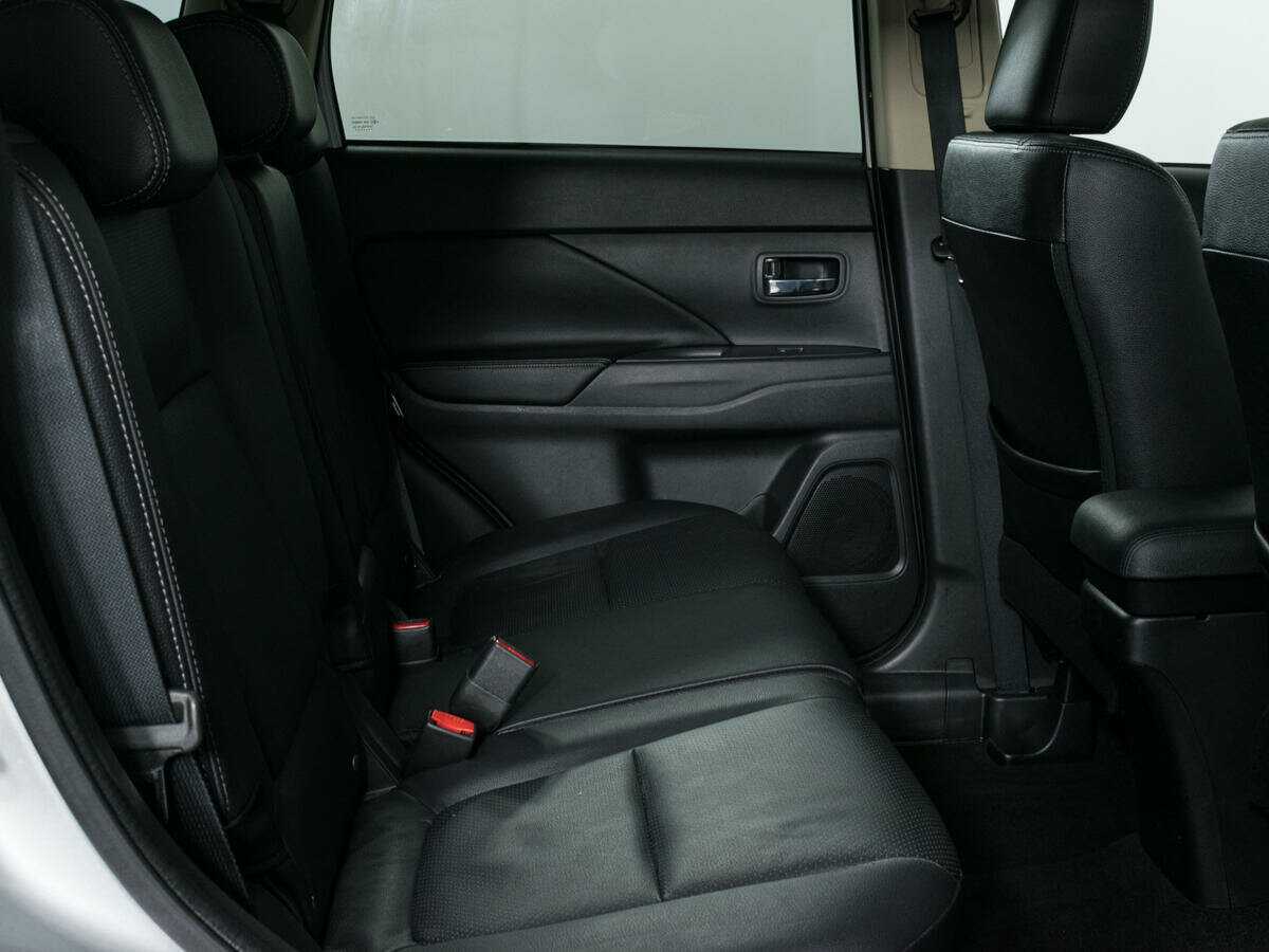 Купить Mitsubishi Outlander с пробегом. Фото: #9