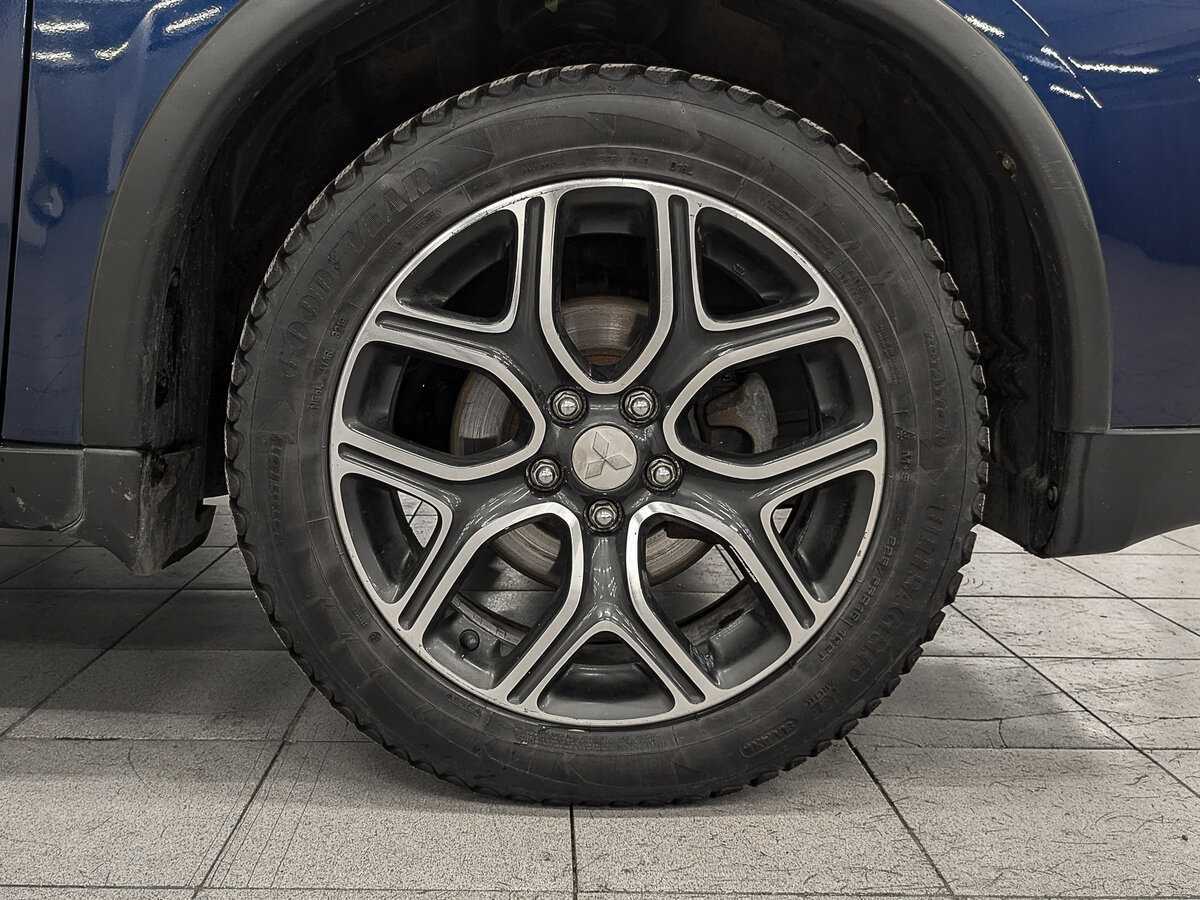 Купить Mitsubishi Outlander с пробегом. Фото: #10