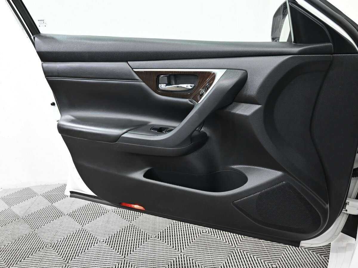 Купить Nissan Teana с пробегом. Фото: #13