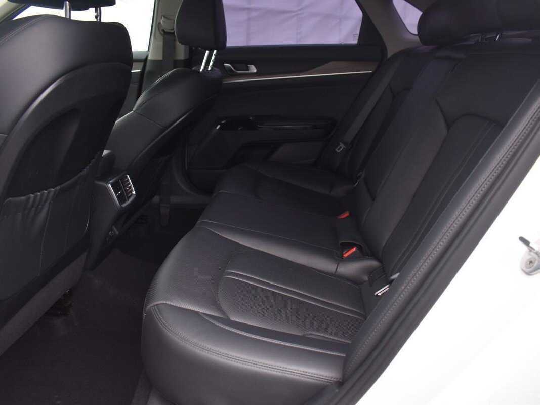 Купить Kia K5 с пробегом. Фото: #9