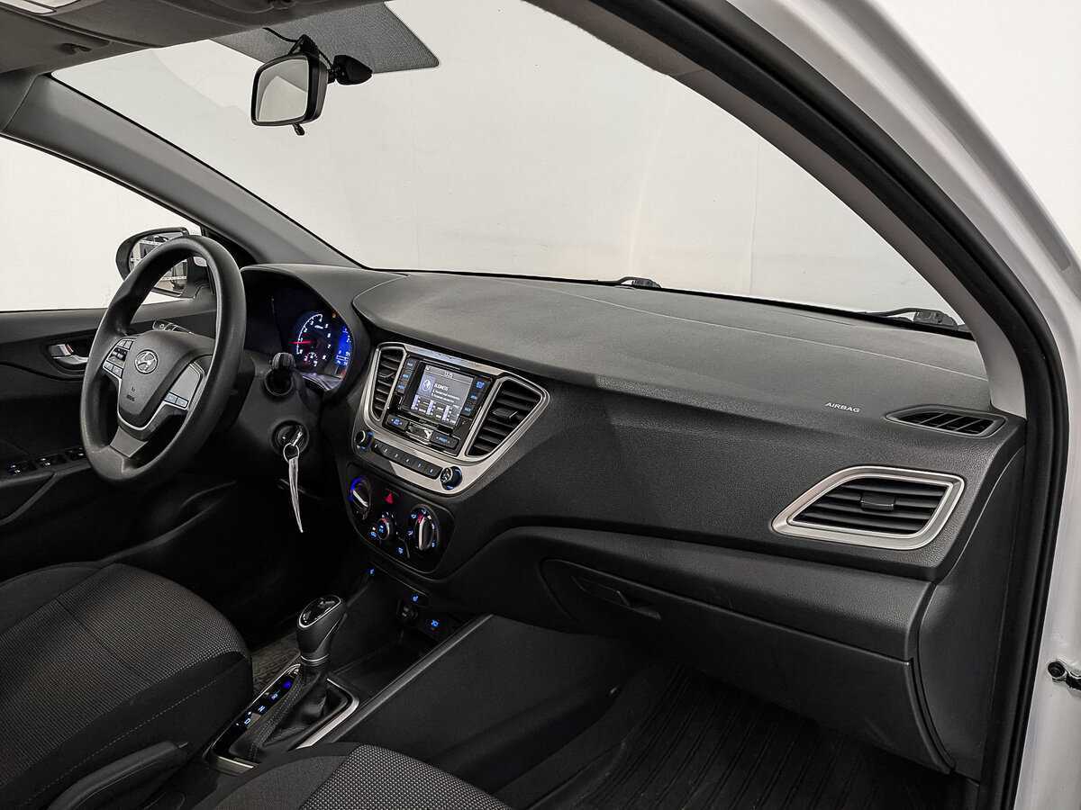 Купить Hyundai Solaris с пробегом. Фото: #10