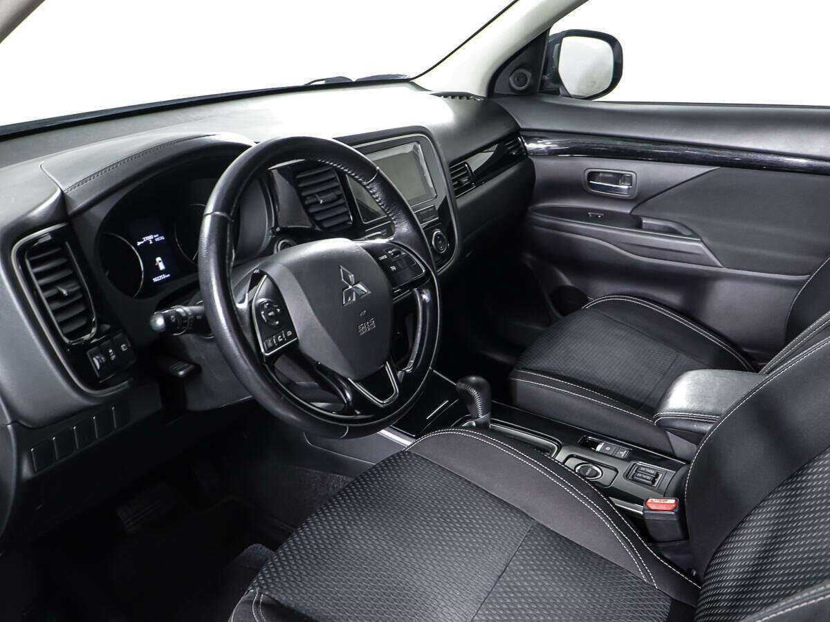 Купить Mitsubishi Outlander с пробегом. Фото: #12