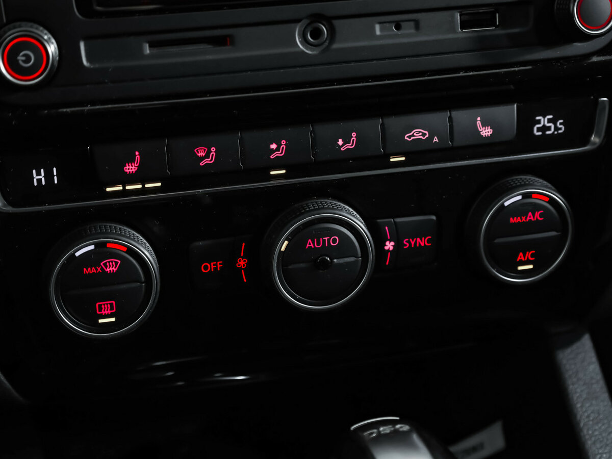 Купить Volkswagen Jetta с пробегом. Фото: #16