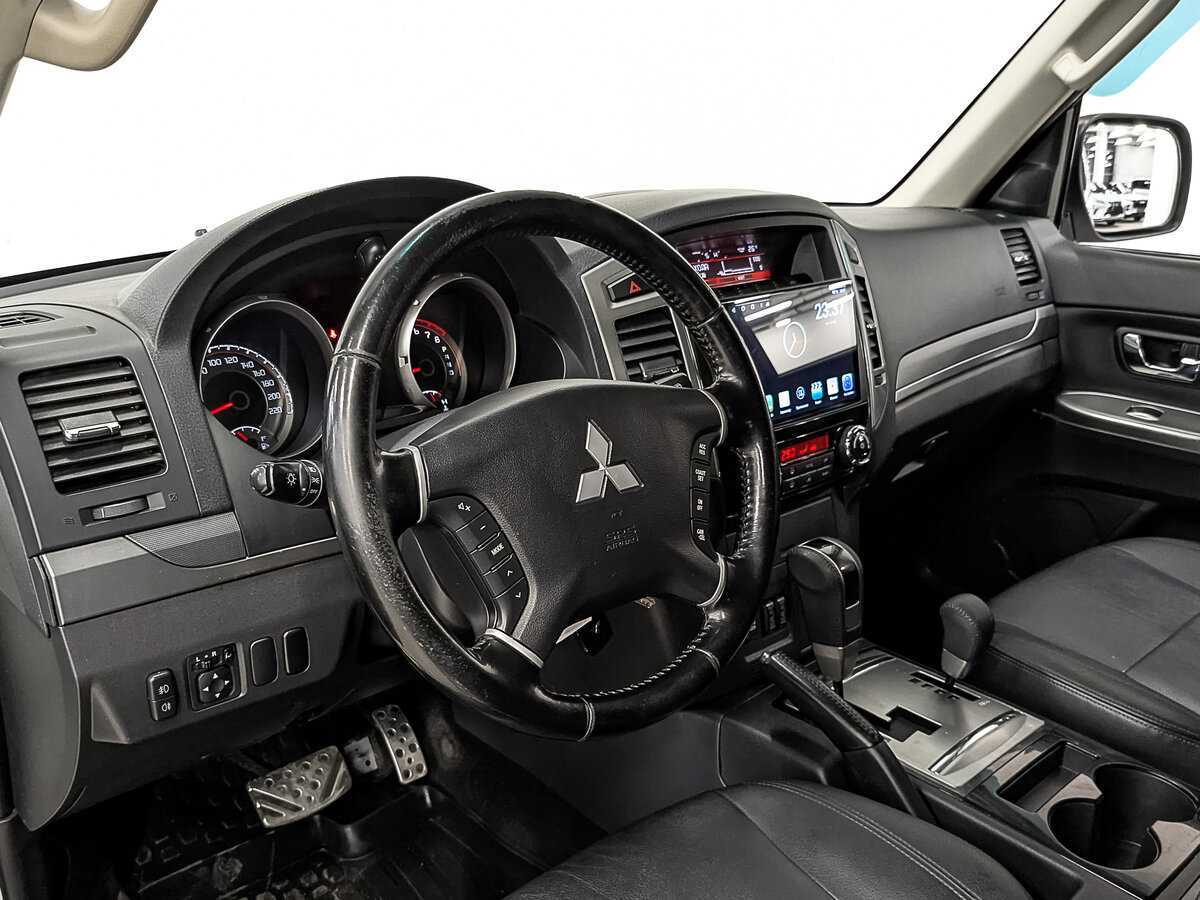 Купить Mitsubishi Pajero с пробегом. Фото: #14