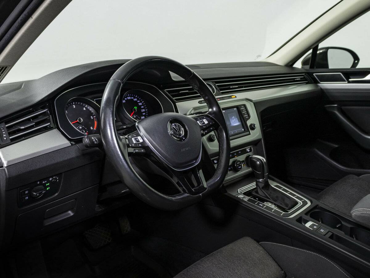 Купить Volkswagen Passat с пробегом. Фото: #7
