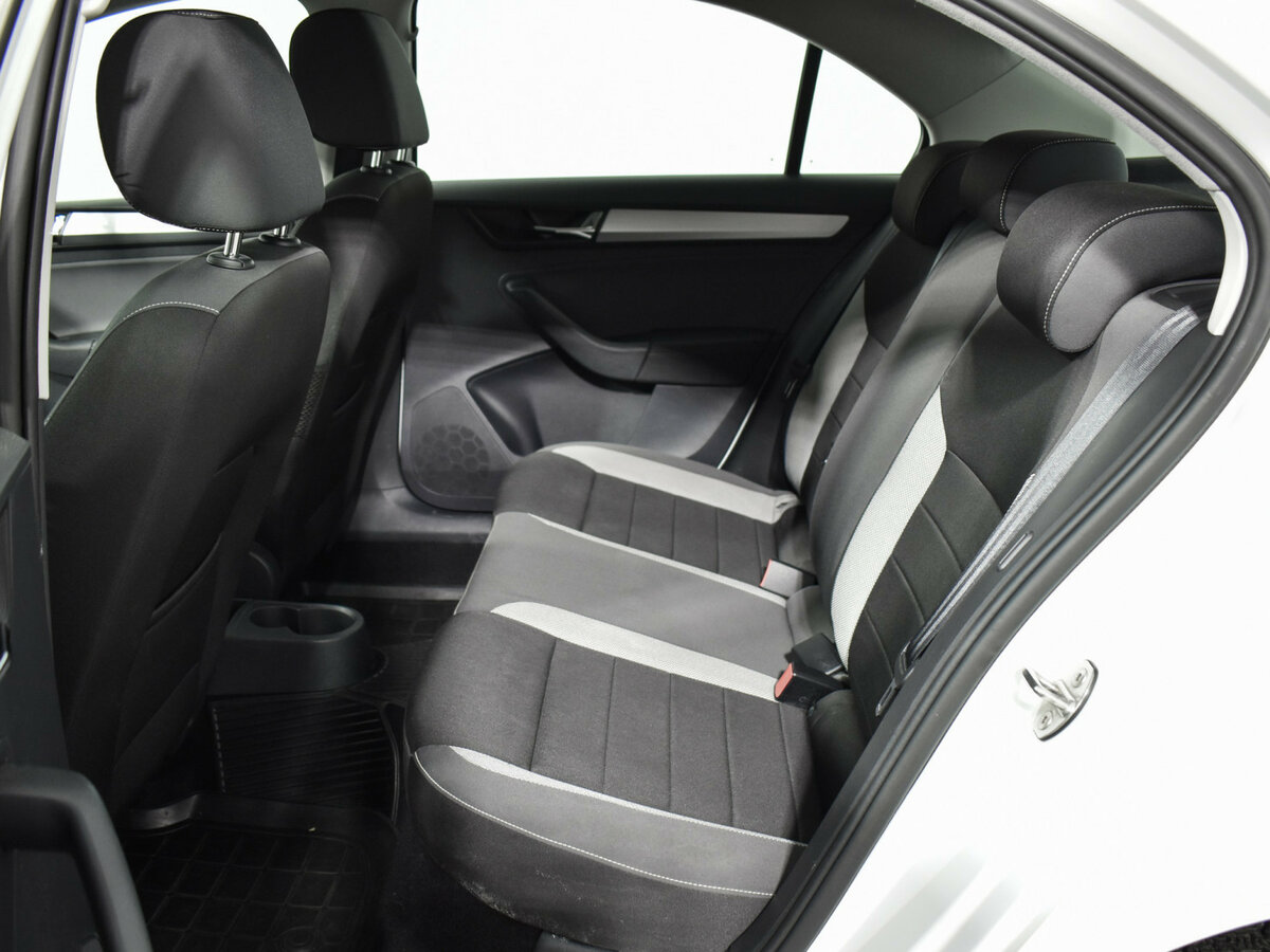 Купить Skoda Rapid с пробегом. Фото: #10