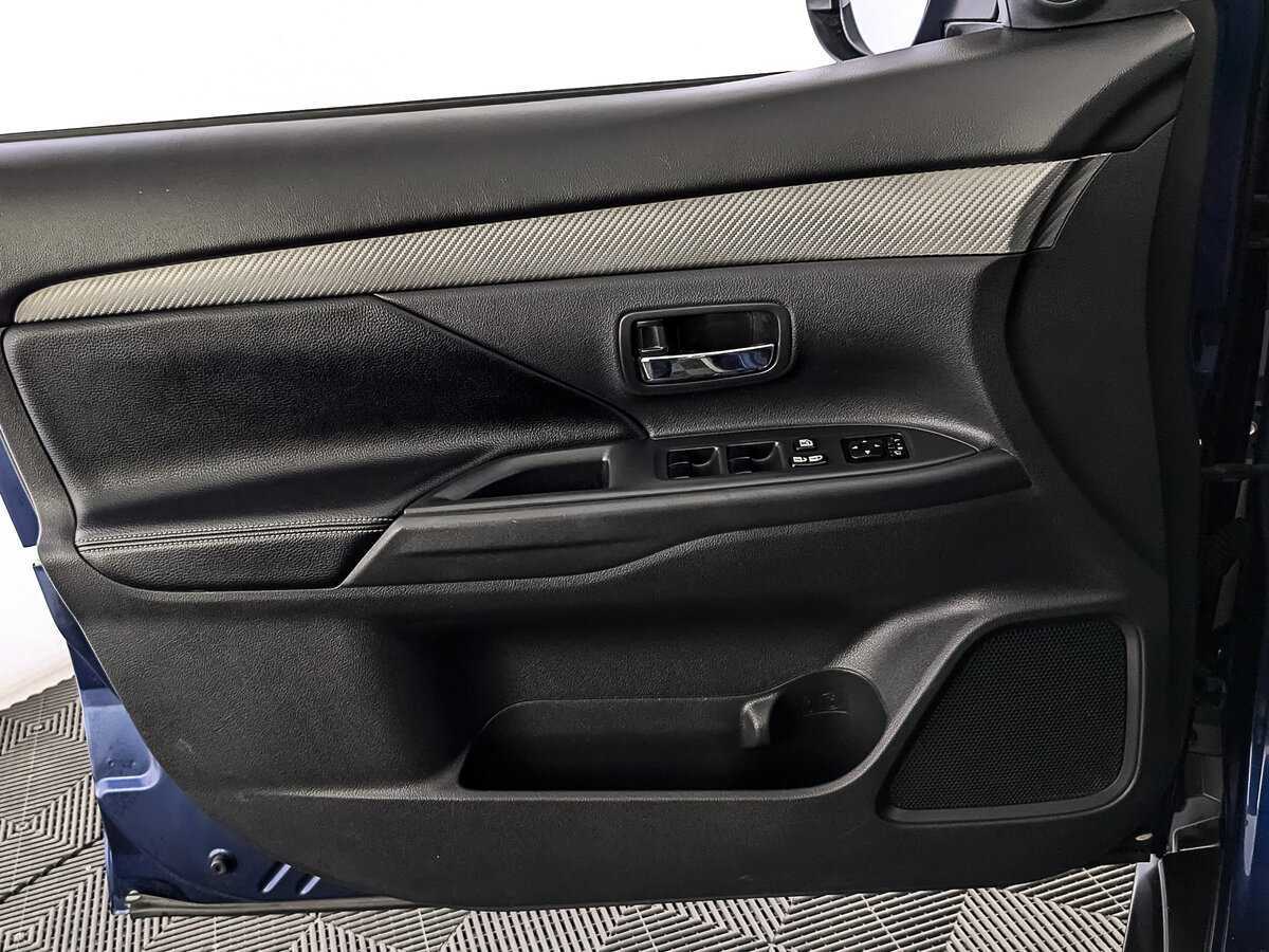 Купить Mitsubishi Outlander с пробегом. Фото: #17