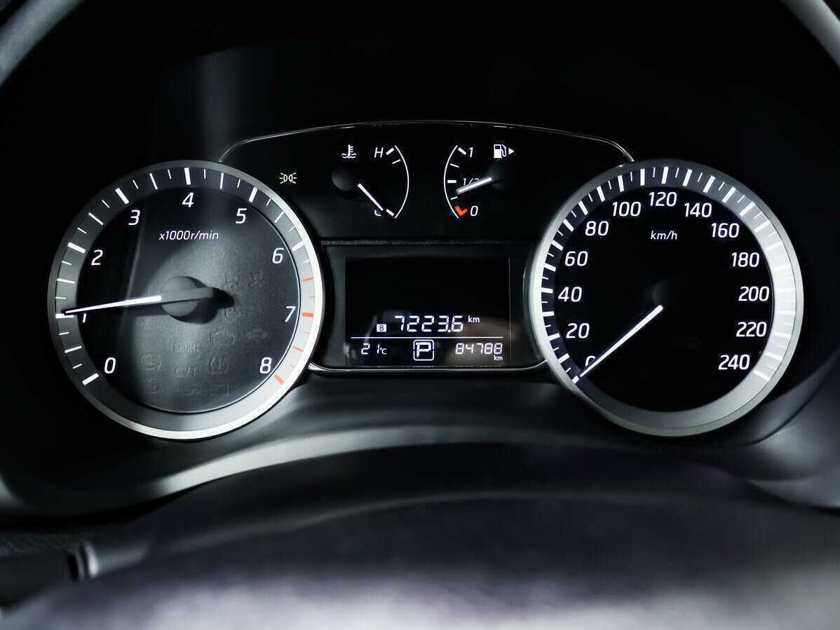 Купить Nissan Tiida с пробегом. Фото: #7