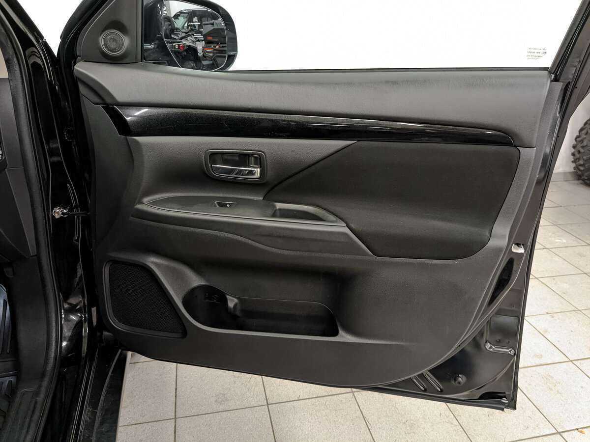 Купить Mitsubishi Outlander с пробегом. Фото: #20