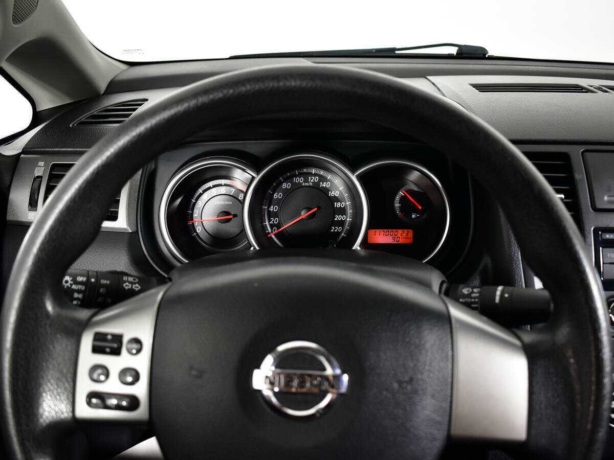 Купить Nissan Tiida с пробегом. Фото: #10