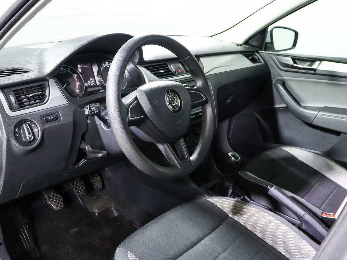 Купить Skoda Rapid с пробегом. Фото: #13