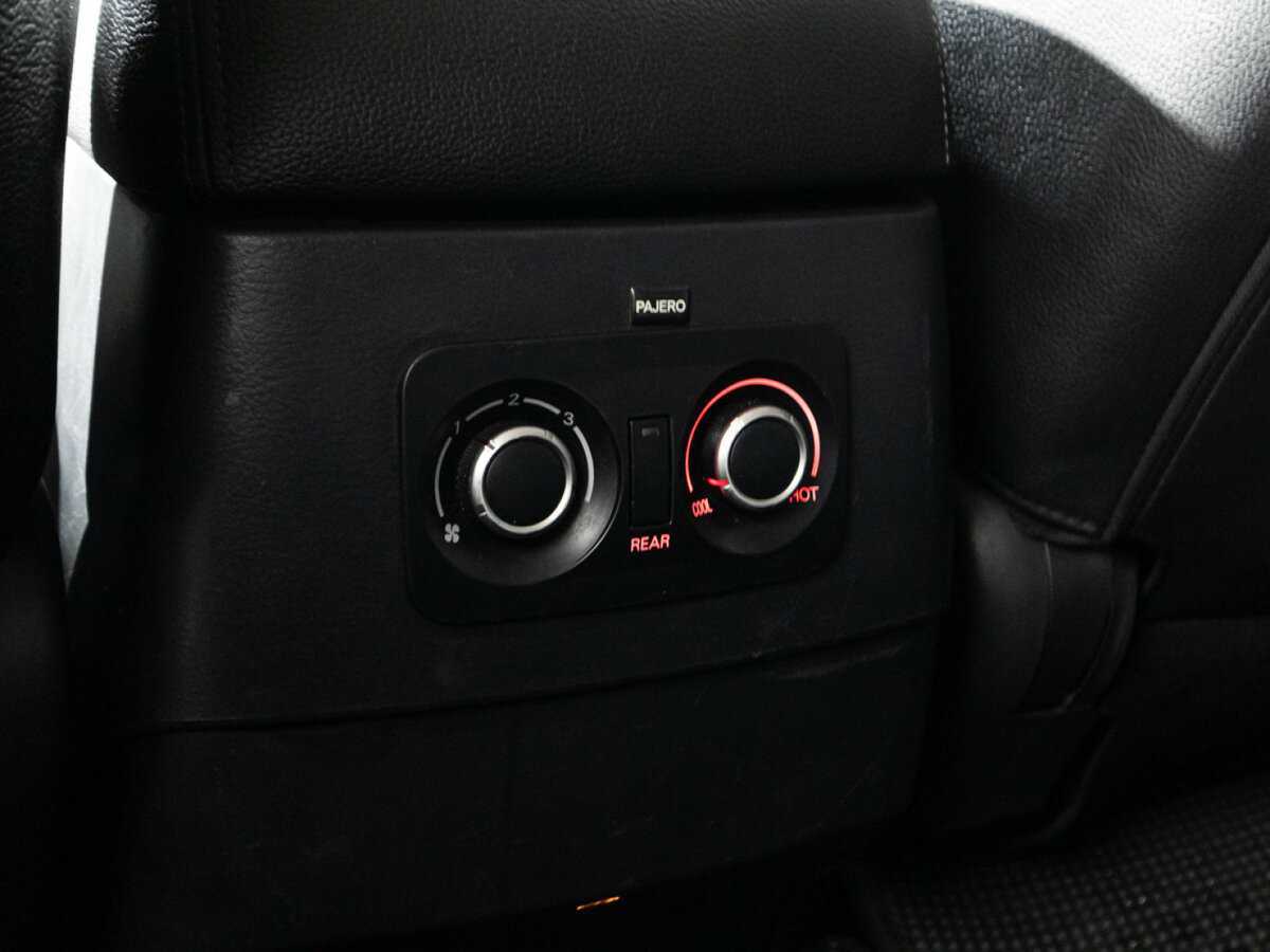 Купить Mitsubishi Pajero с пробегом. Фото: #17