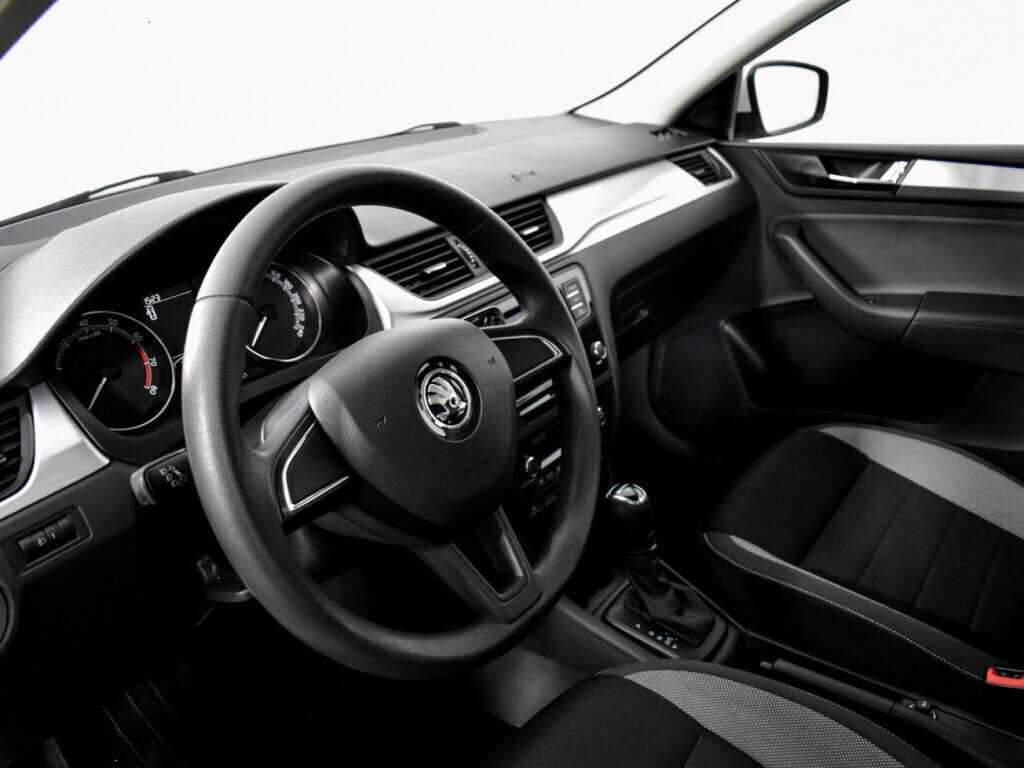 Купить Skoda Rapid с пробегом. Фото: #8
