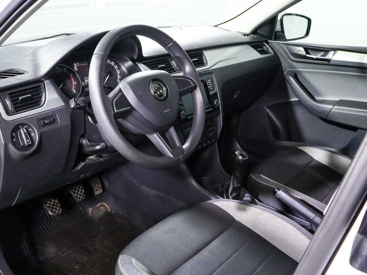 Купить Skoda Rapid с пробегом. Фото: #11