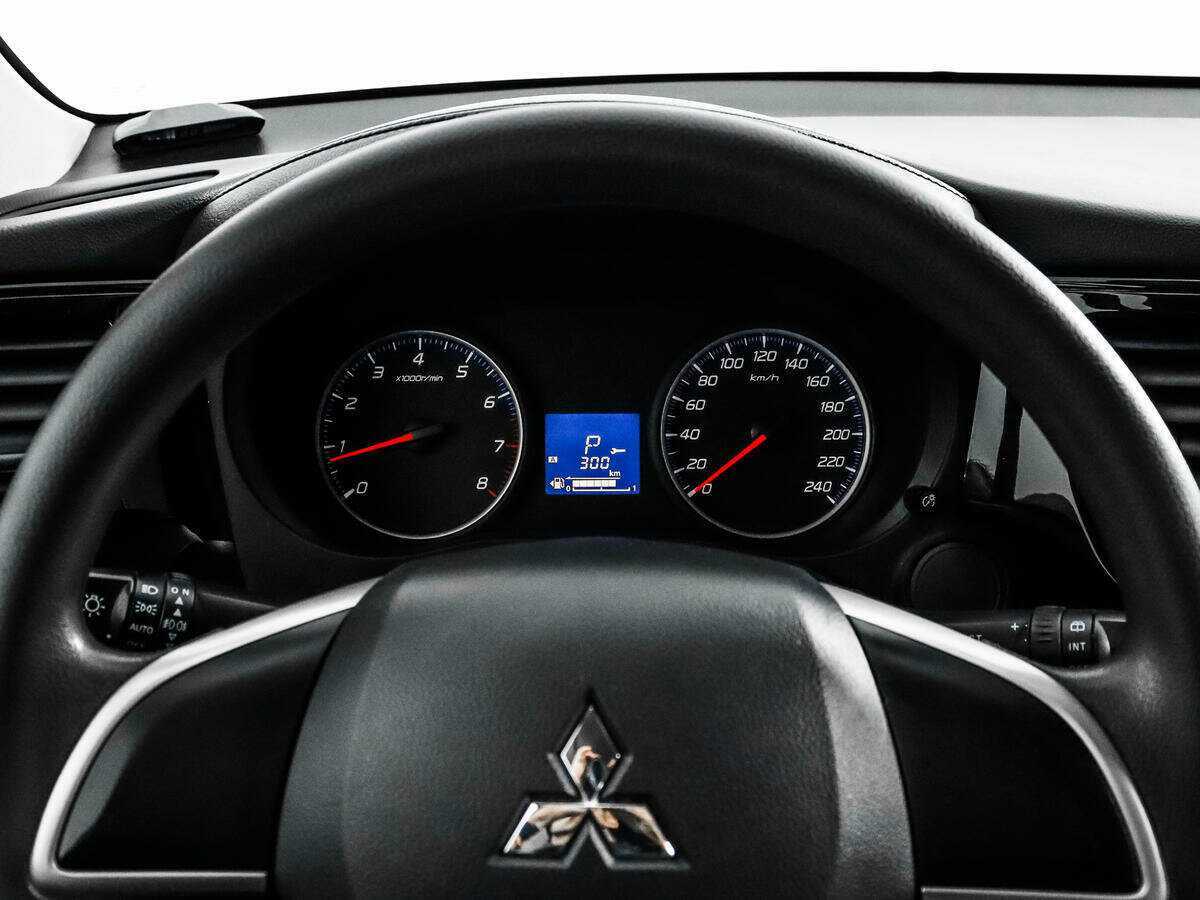 Купить Mitsubishi Outlander с пробегом. Фото: #14