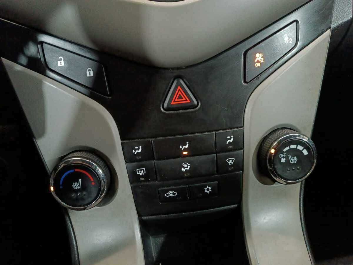 Купить Chevrolet Cruze с пробегом. Фото: #13