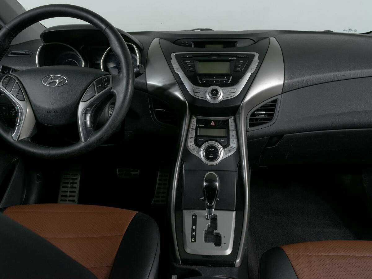 Купить Hyundai Elantra с пробегом. Фото: #9