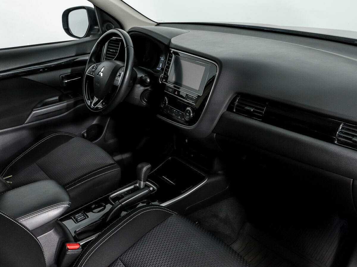 Купить Mitsubishi Outlander с пробегом. Фото: #9