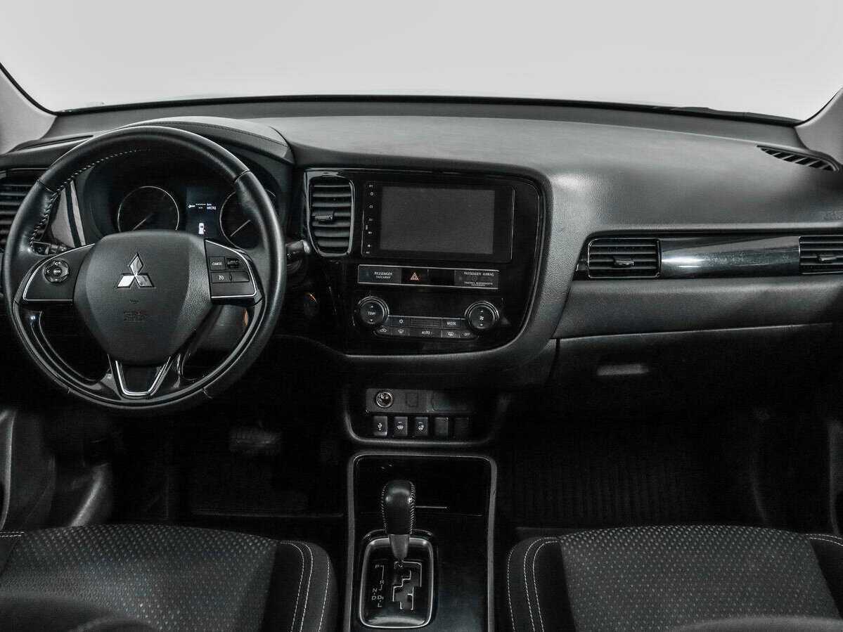 Купить Mitsubishi Outlander с пробегом. Фото: #11