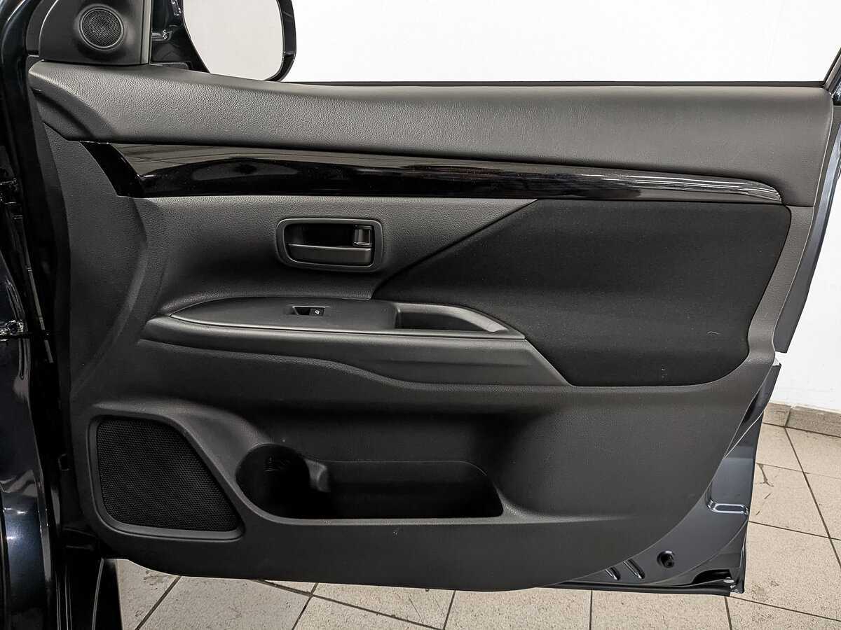 Купить Mitsubishi Outlander с пробегом. Фото: #21