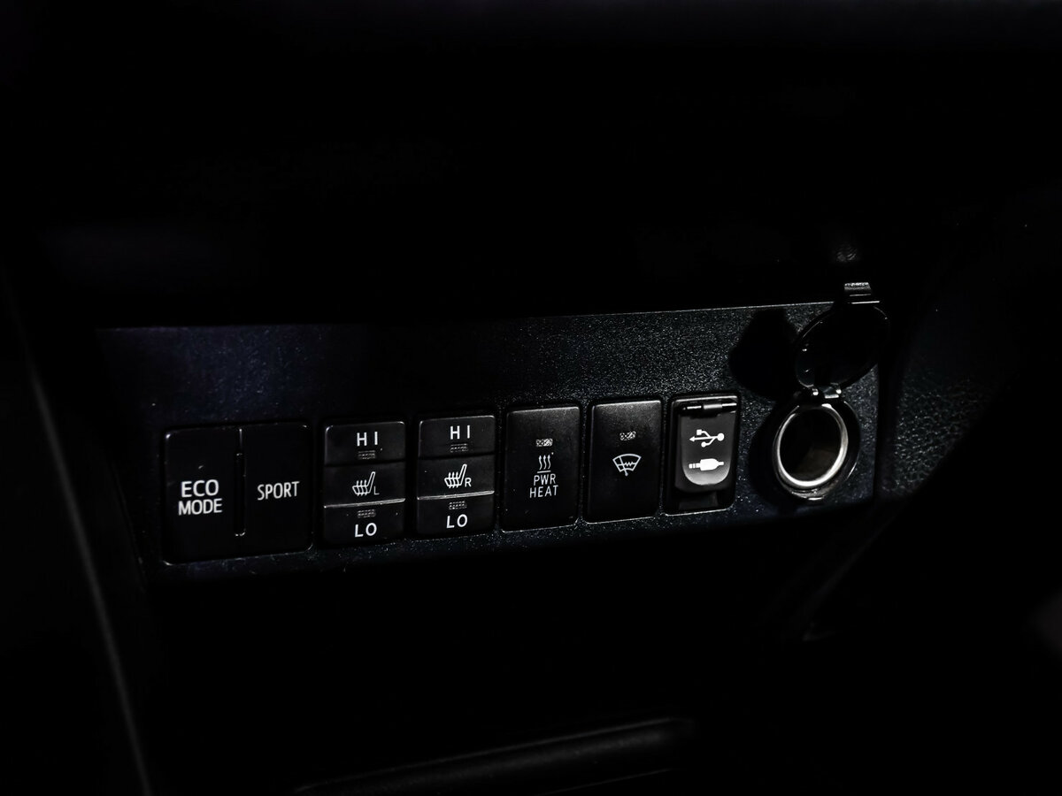 Купить Toyota RAV4 с пробегом. Фото: #13