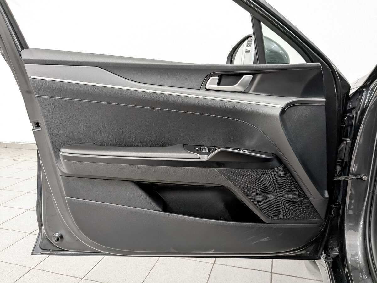 Купить Kia K5 с пробегом. Фото: #18