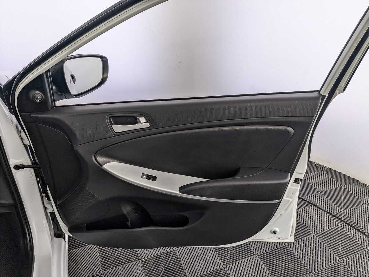 Купить Hyundai Solaris с пробегом. Фото: #20