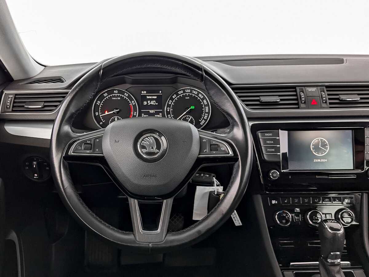 Купить Skoda Superb с пробегом. Фото: #16
