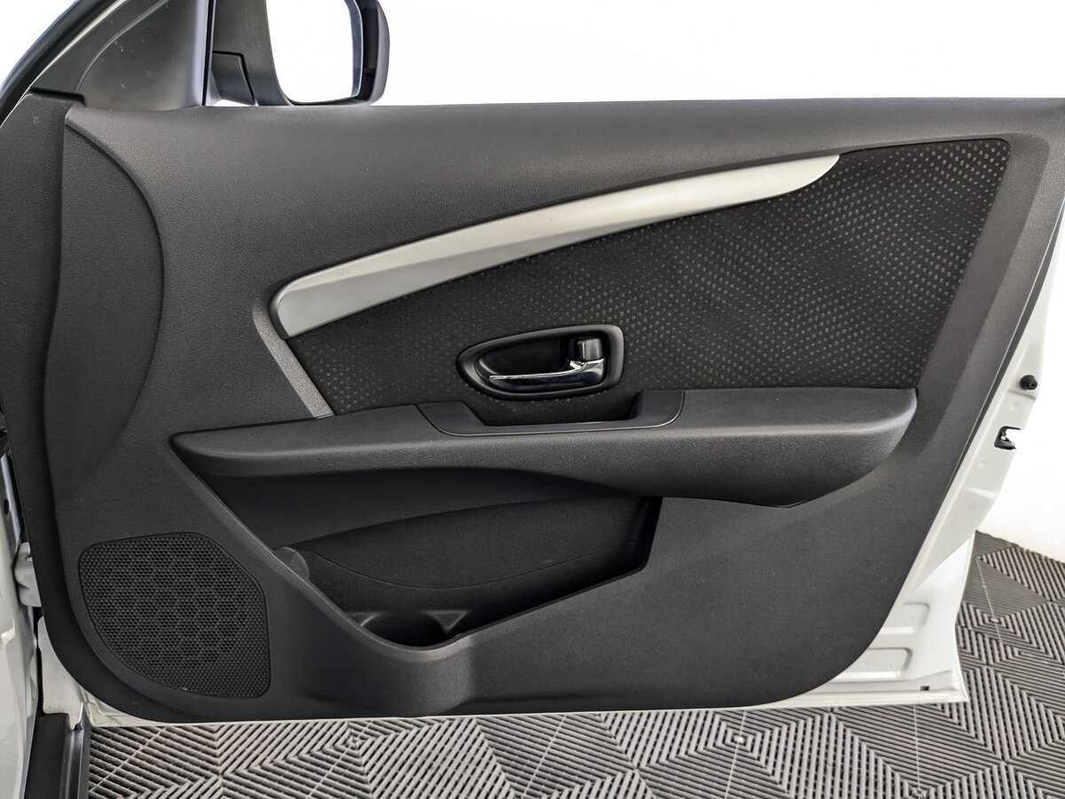 Купить Nissan Almera с пробегом. Фото: #18