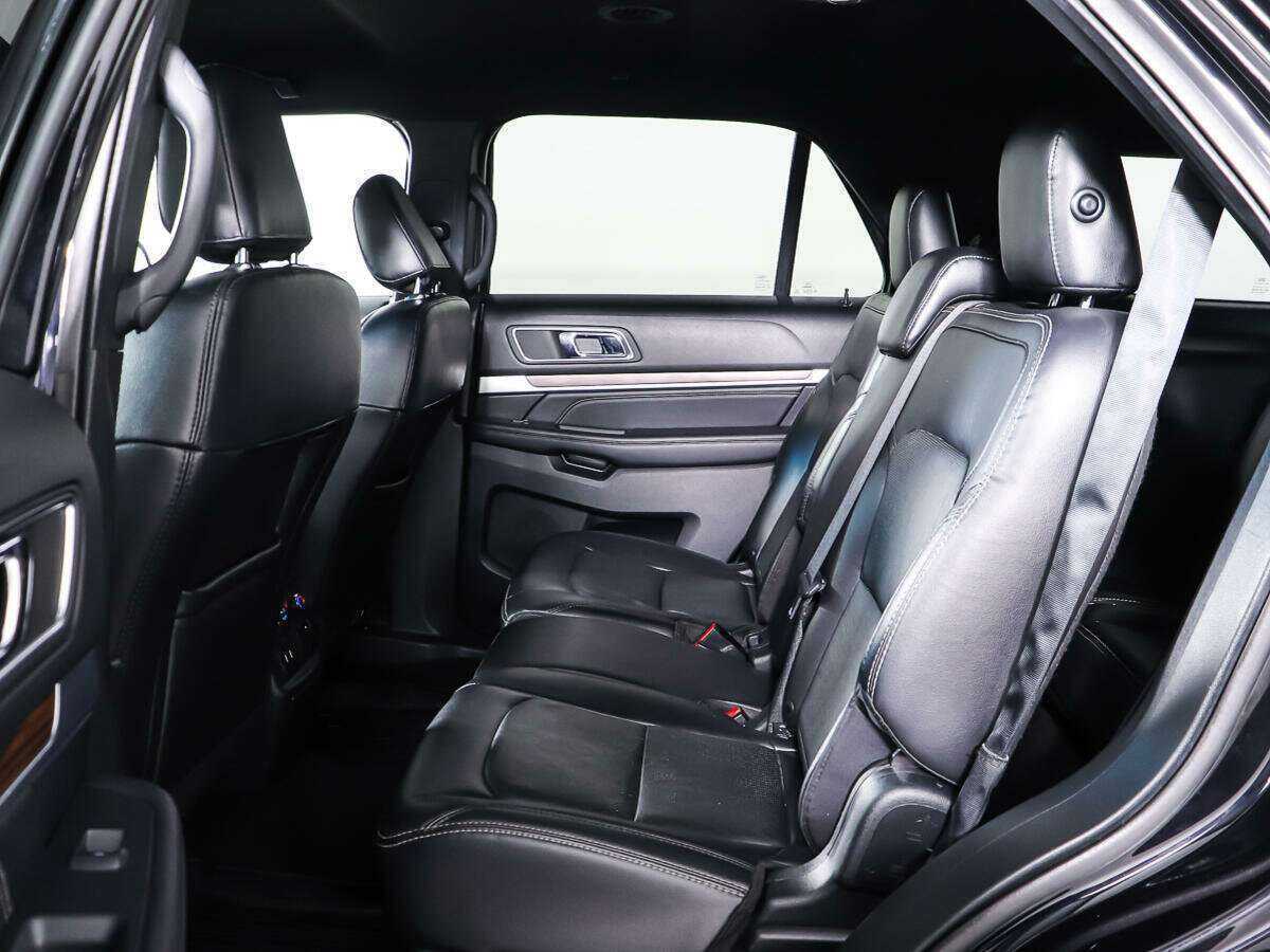 Купить Ford Explorer с пробегом. Фото: #9