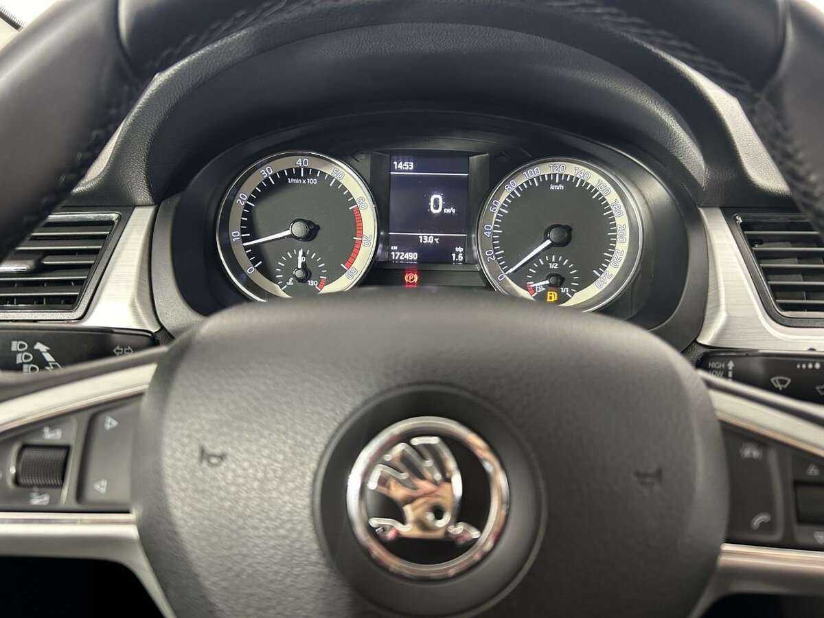 Купить Skoda Rapid с пробегом. Фото: #10