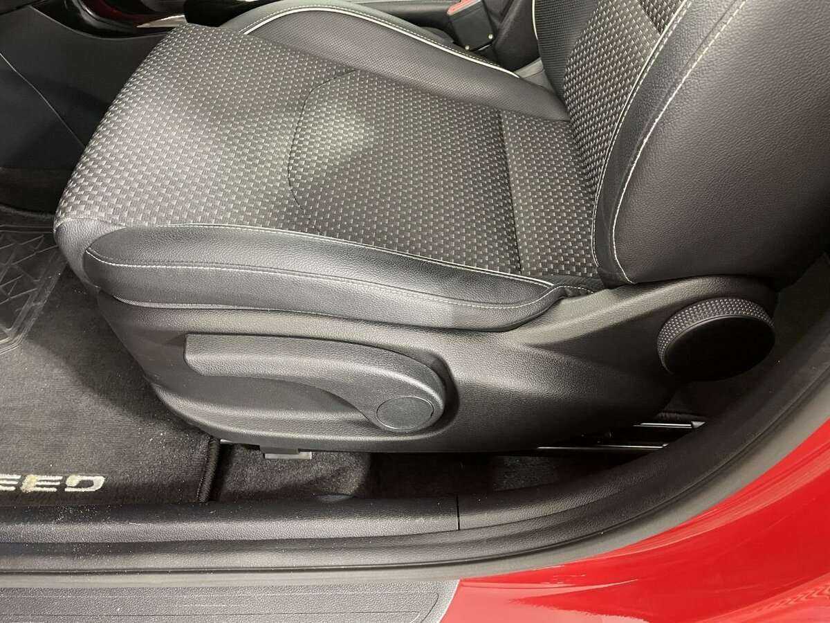 Купить Kia Ceed с пробегом. Фото: #9