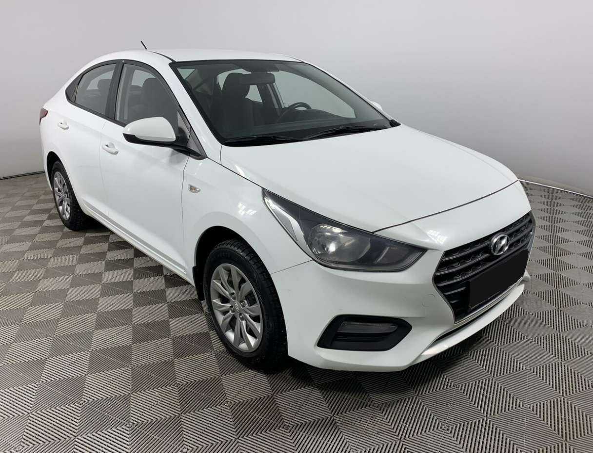 Купить Hyundai Solaris с пробегом. Фото: #2