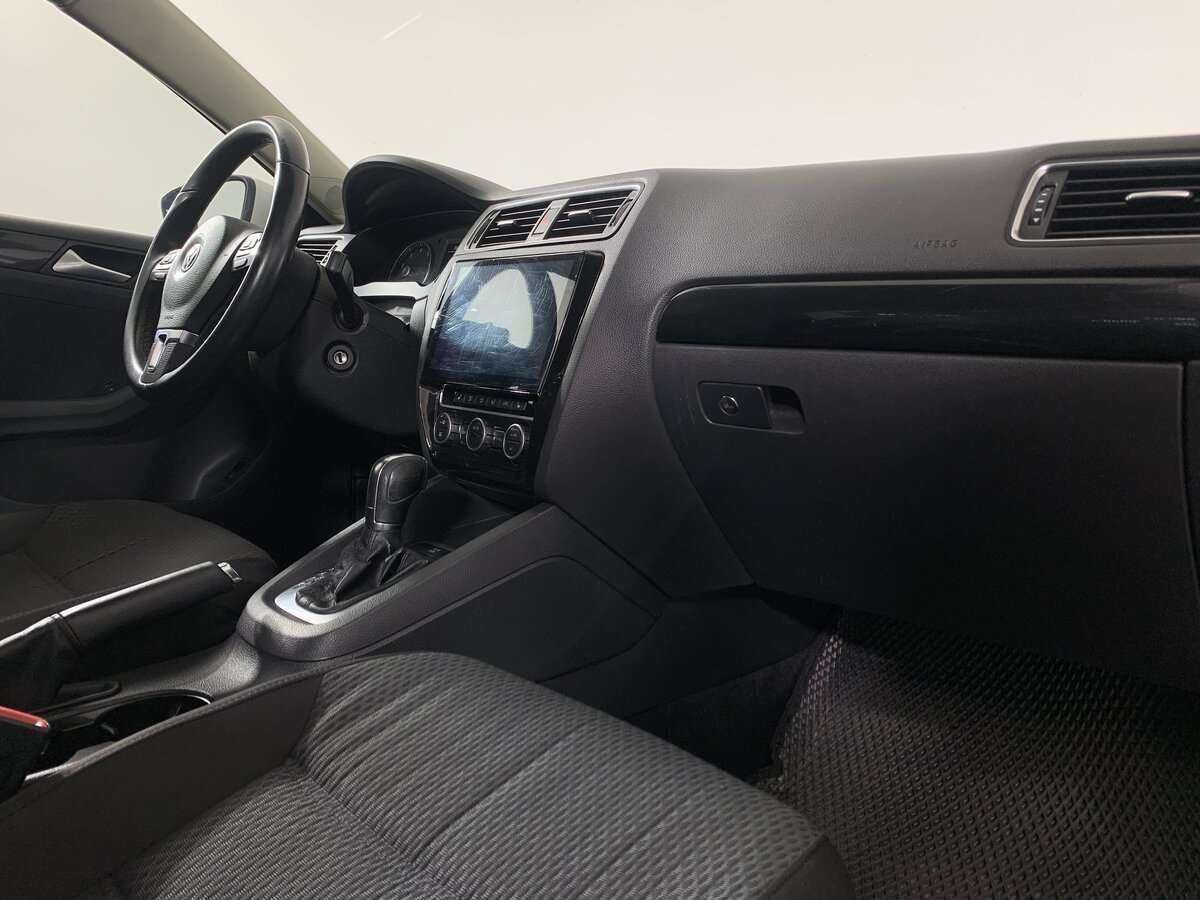 Купить Volkswagen Jetta с пробегом. Фото: #10