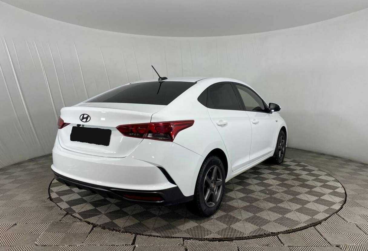 Купить Hyundai Solaris с пробегом. Фото: #4