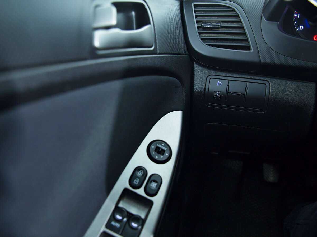 Купить Hyundai Solaris с пробегом. Фото: #11