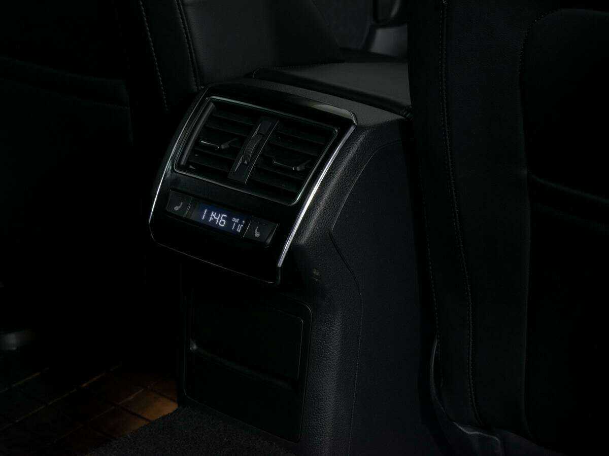 Купить Skoda Superb с пробегом. Фото: #11