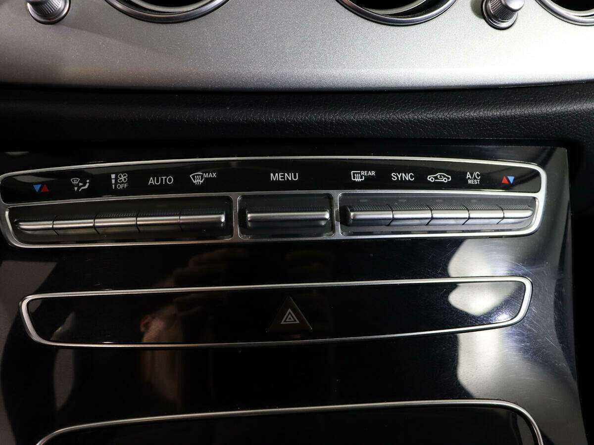 Купить Mercedes-Benz E-Класс с пробегом. Фото: #21