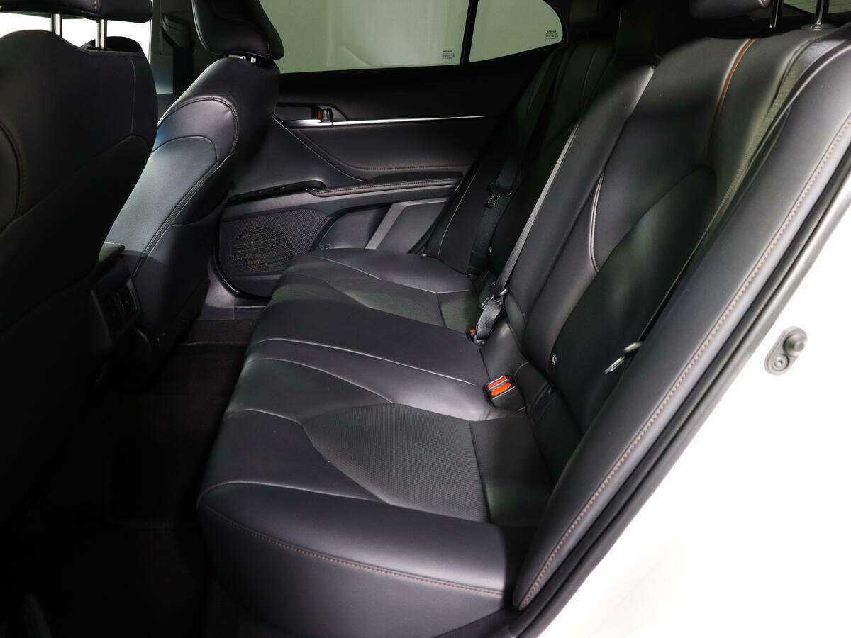 Купить Toyota Camry с пробегом. Фото: #9