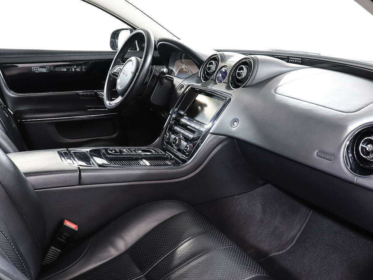 Купить Jaguar XJ с пробегом. Фото: #8