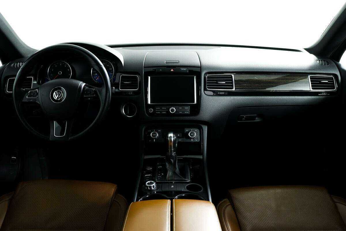 Купить Volkswagen Touareg с пробегом. Фото: #10