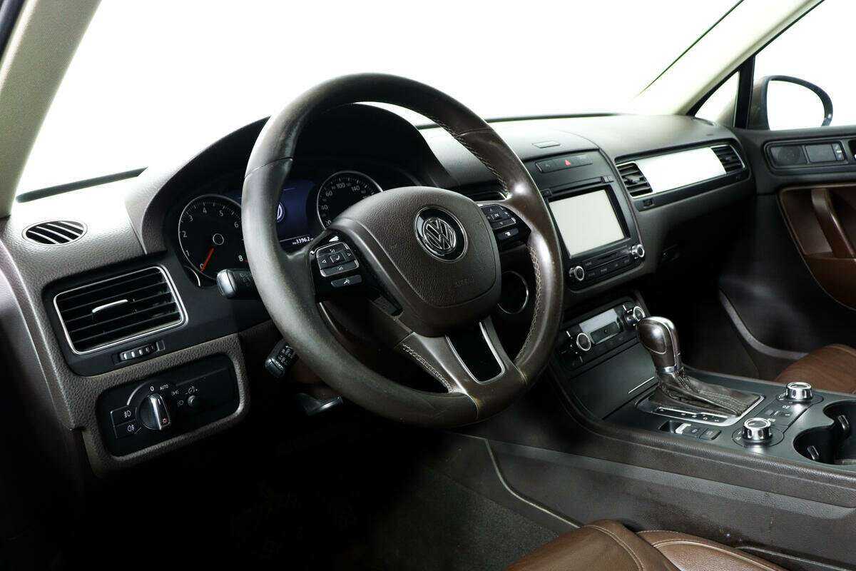 Купить Volkswagen Touareg с пробегом. Фото: #12