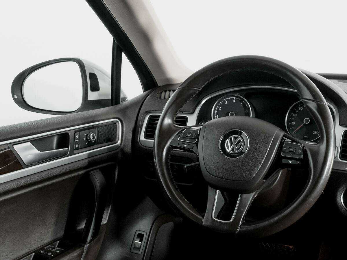 Купить Volkswagen Touareg с пробегом. Фото: #14