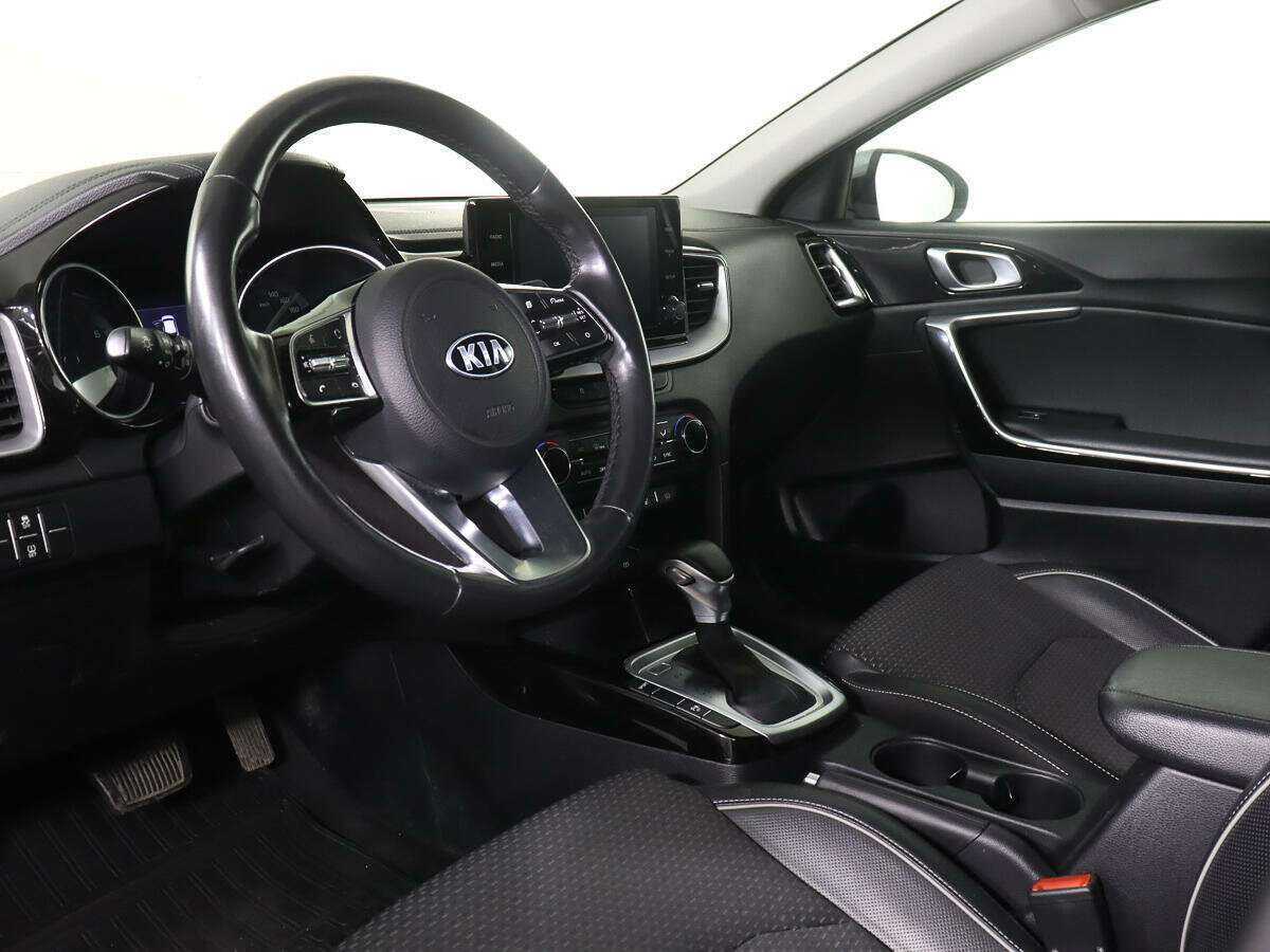 Купить Kia Ceed с пробегом. Фото: #9