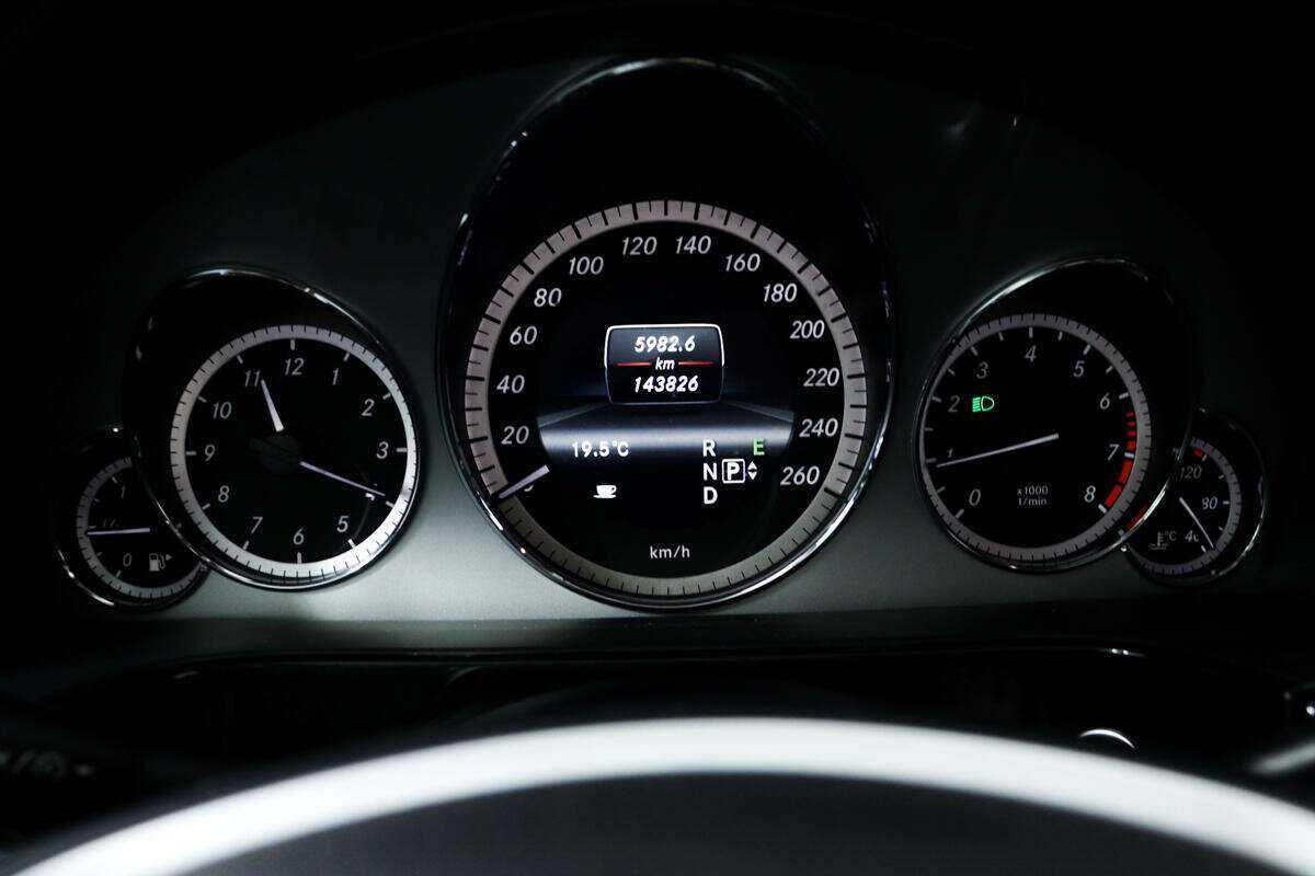 Купить Mercedes-Benz E-Класс с пробегом. Фото: #9