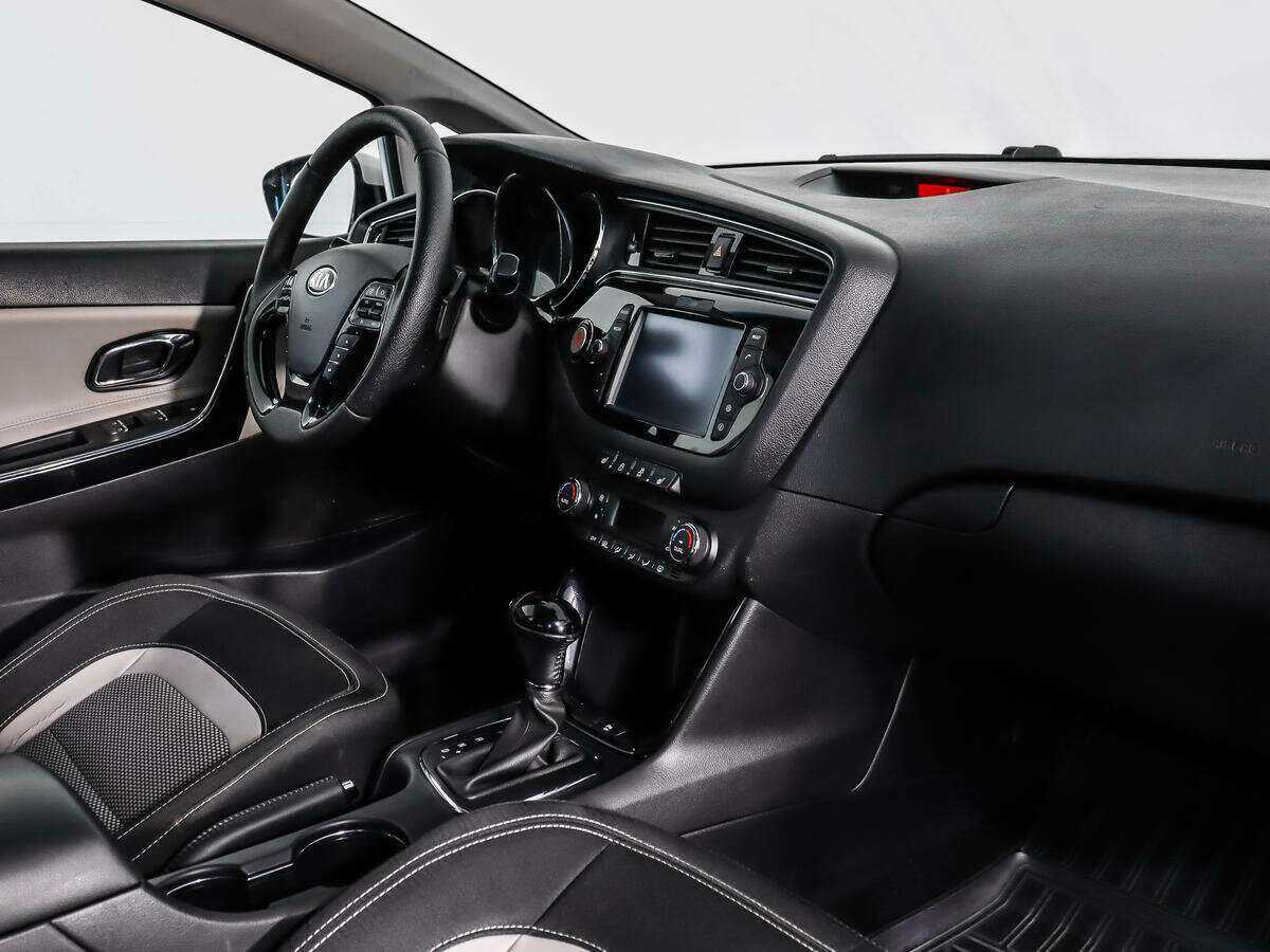 Купить Kia Ceed с пробегом. Фото: #9
