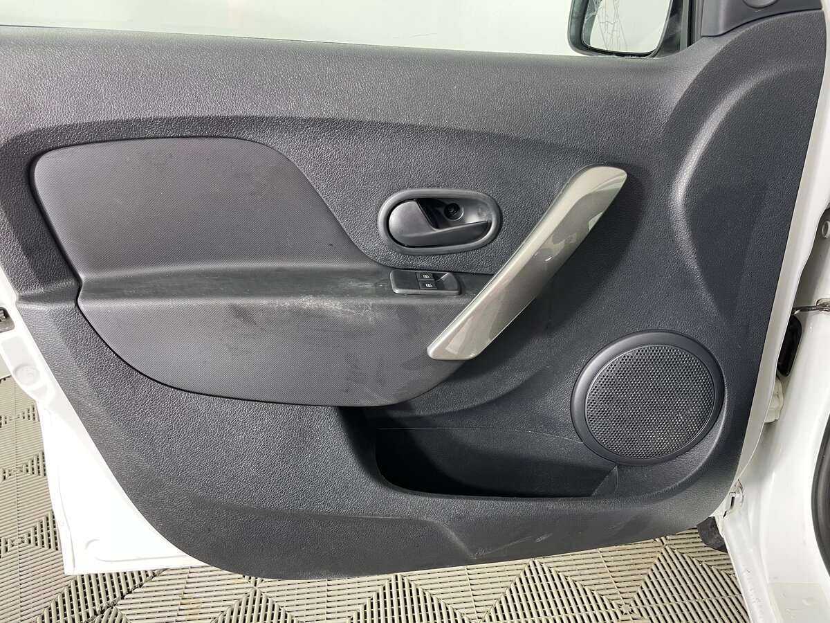 Купить Renault Logan с пробегом. Фото: #19