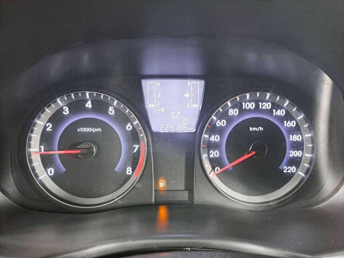 Купить Hyundai Solaris с пробегом. Фото: #9