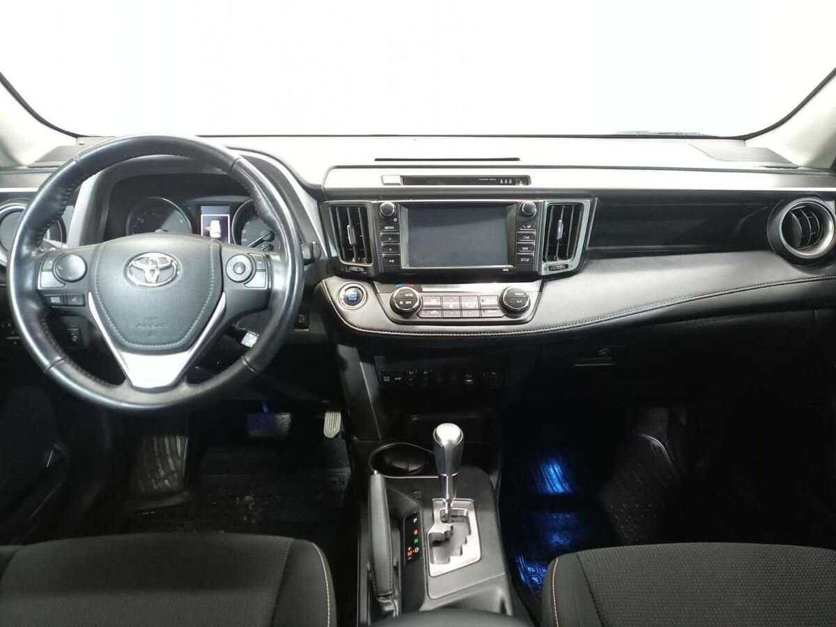 Купить Toyota RAV4 с пробегом. Фото: #8